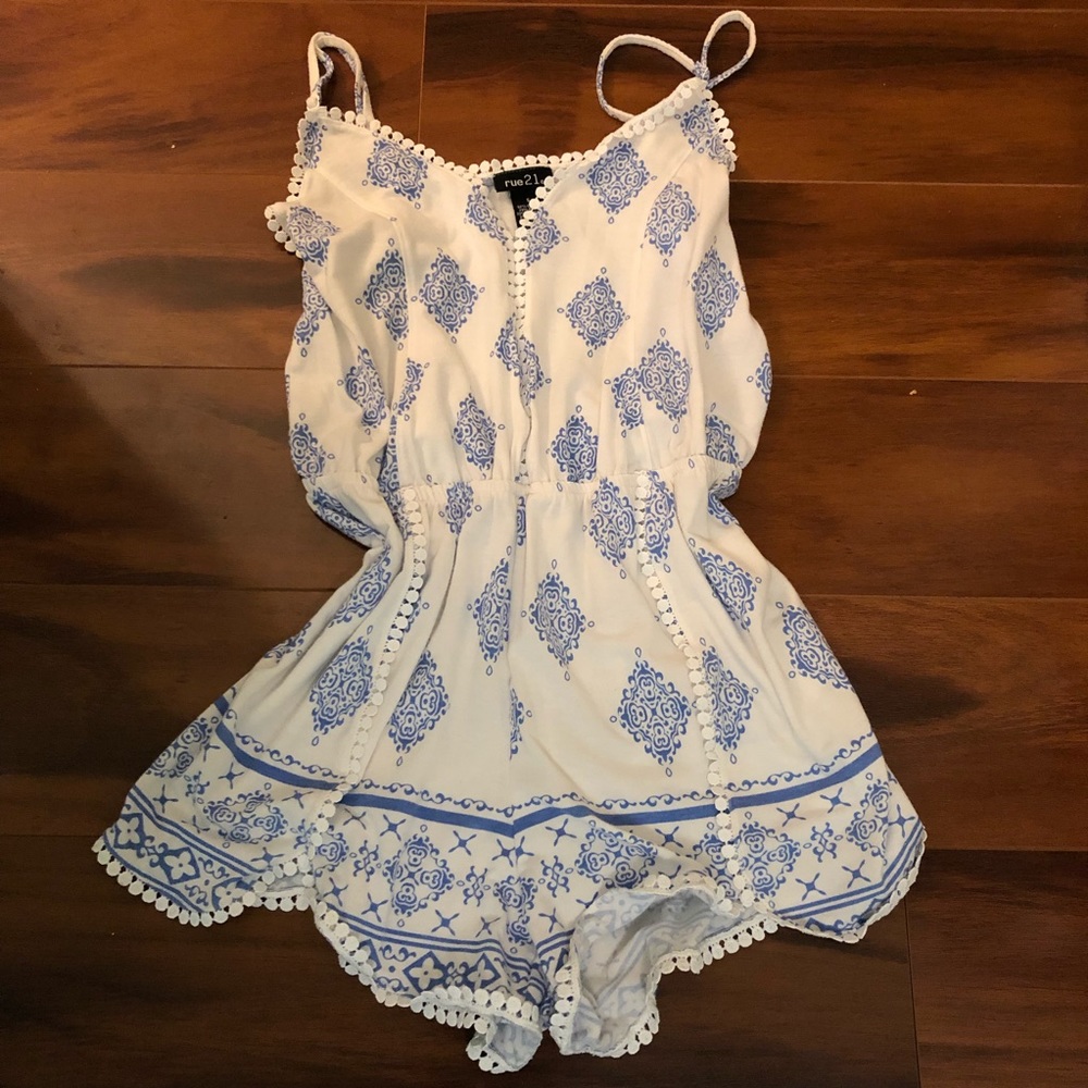 RUE21 White and Blue Paisley Romper, Size S